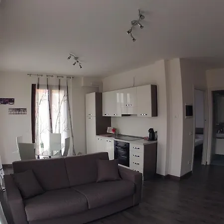 伊尔诺沃广场旅馆 *