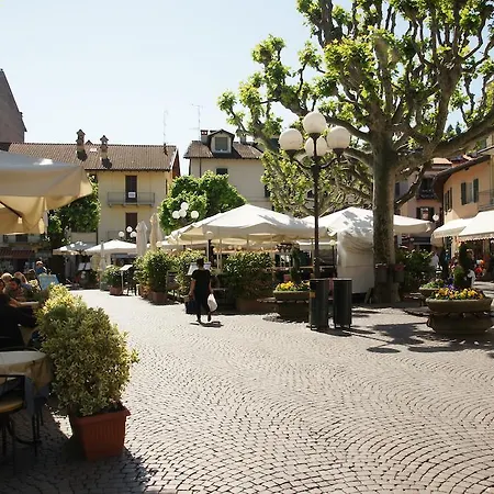 伊尔诺沃广场旅馆