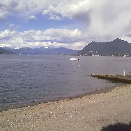 伊尔诺沃广场旅馆 *