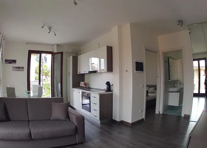 伊尔诺沃广场旅馆