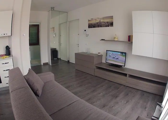 伊尔诺沃广场旅馆